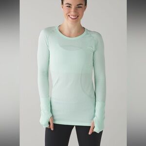 Lululemon Swiftly Tech Long Sleeve Crew
Heathered Sea Mist